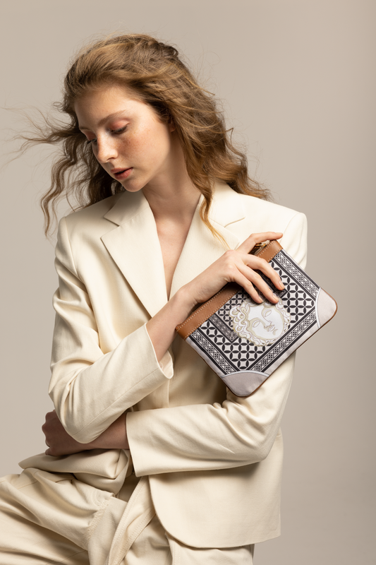 Spirito Medusa Clutch