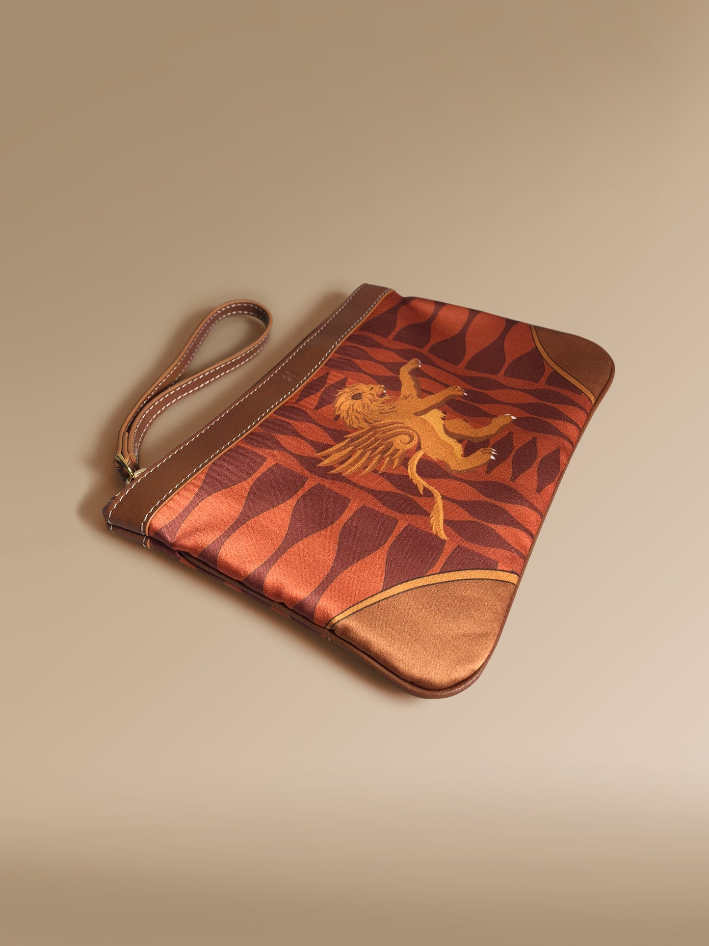 Spirito Lion Clutch